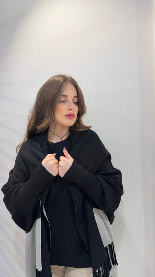 Stola nera in lana con frange Alpha Studio